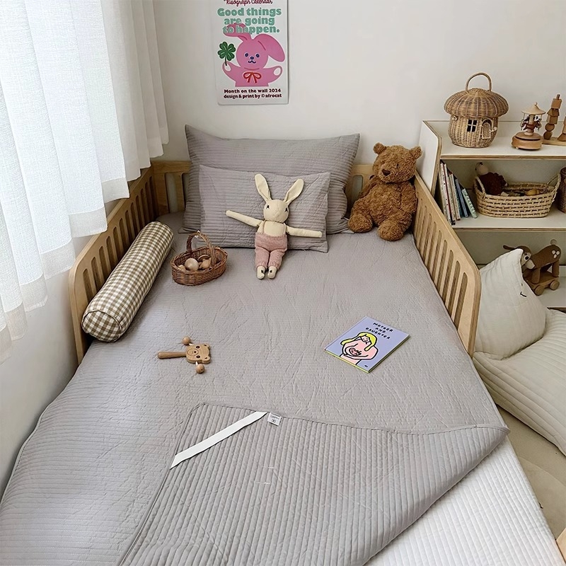 60S bavlnený quilted jednobarevný kryt na detskú postieľku s hebkou matracovou vložkou a vypolstrovaným plátnom pre škôlku