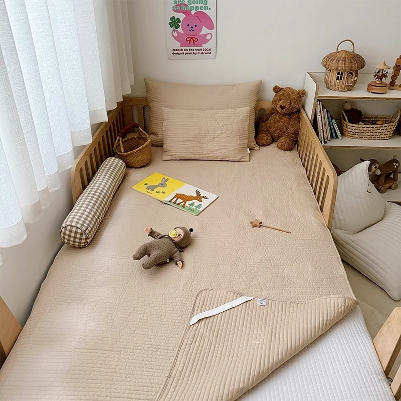 60S bavlnený quilted jednobarevný kryt na detskú postieľku s hebkou matracovou vložkou a vypolstrovaným plátnom pre škôlku