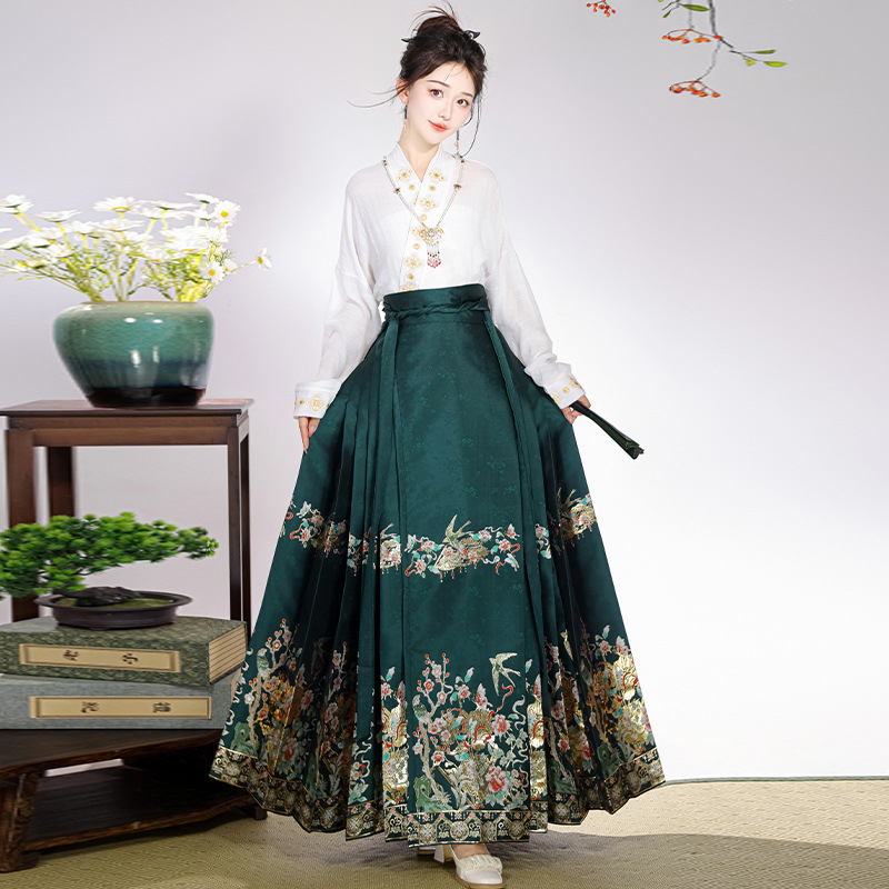 Κόκκινο σετ Hanfu για αρραβώνα με φλοράλ χρυσή κεντητή διακόσμηση, νέο κινεζικό στυλ, σατέν ύφασμα