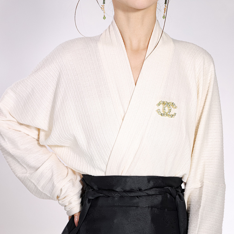 Κόκκινο σετ Hanfu για αρραβώνα με φλοράλ χρυσή κεντητή διακόσμηση, νέο κινεζικό στυλ, σατέν ύφασμα