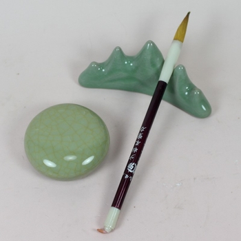 Stojan na pero z porcelánu Longquan Celadon s horským motívom, držiak na štetce a doplnok k študentským štyrom pokladom