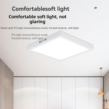 Ultra tenký povrchovo montovaný LED panel svetlo so tri farebné odtiene, integrovaný do stropu pre chodby a kancelárie.
