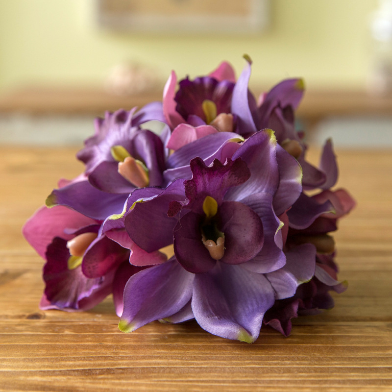 Umelá kytica kvetov s cymbidium orchideou, ružami a pivóniami pre svadby a domácu výzdobu