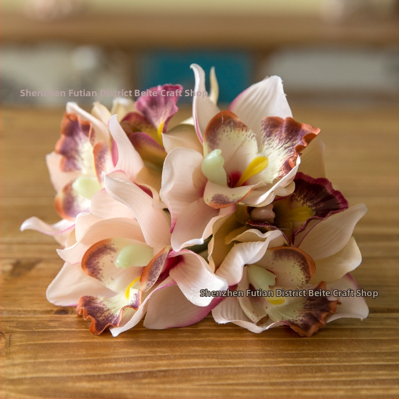 Umelá kytica kvetov s cymbidium orchideou, ružami a pivóniami pre svadby a domácu výzdobu