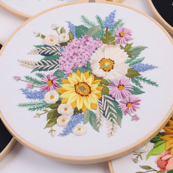 DIY set materiálov na vyšívanie – krížikový steh s kvetmi na bavlno‑ľanovom plátne