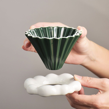 Keramický filter V60 na kávu, malé origami štýl, ručná príprava kávy