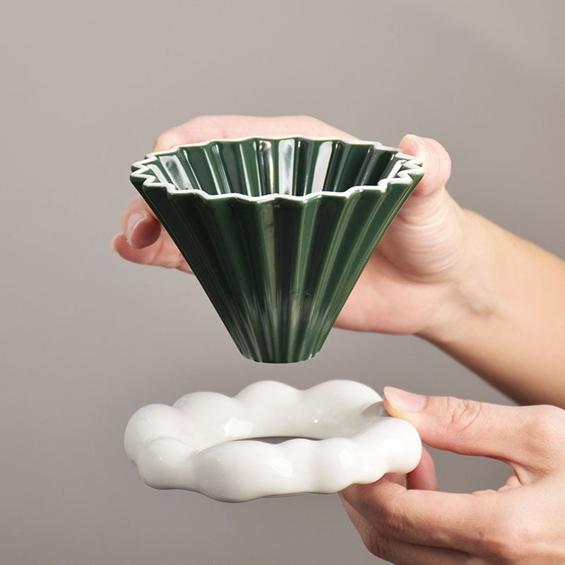 Keramický filter V60 na kávu, malé origami štýl, ručná príprava kávy