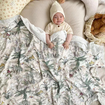 Novorođenačka deka od bambusovih vlakana, mekana i prozračna, s motivom životinja i crtanim likovima