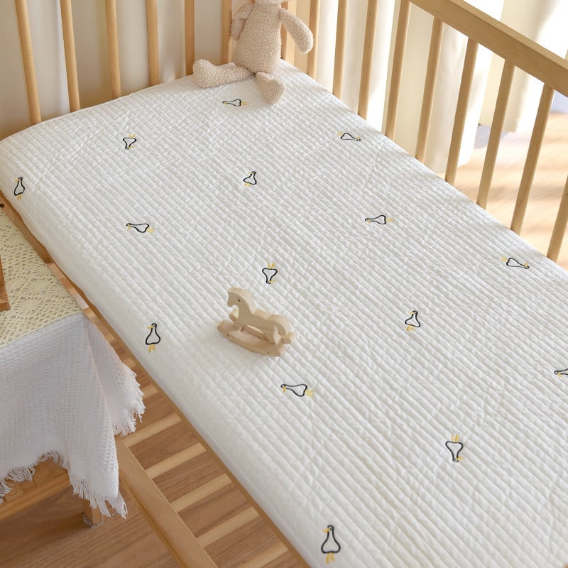 Set de lenjerie pentru copii din bumbac 100%: cearșaf cu elastic și protecție pentru saltea, design patchwork, pentru toate anotimpurile