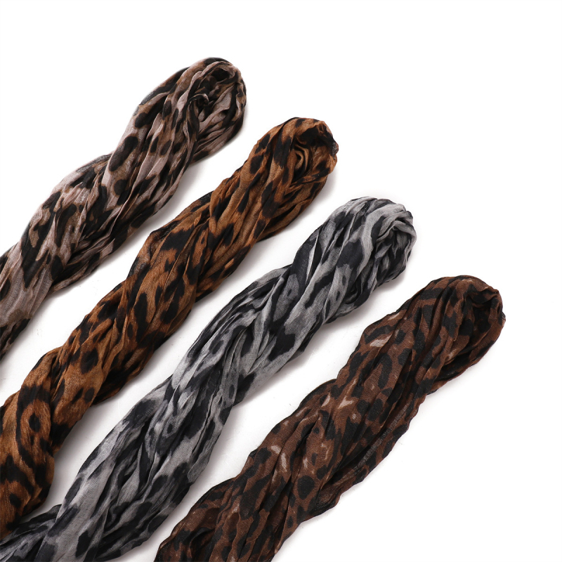 Légáteresztő Bali szálból készült hosszú sál, leopard mintával, ráncolt textúrával