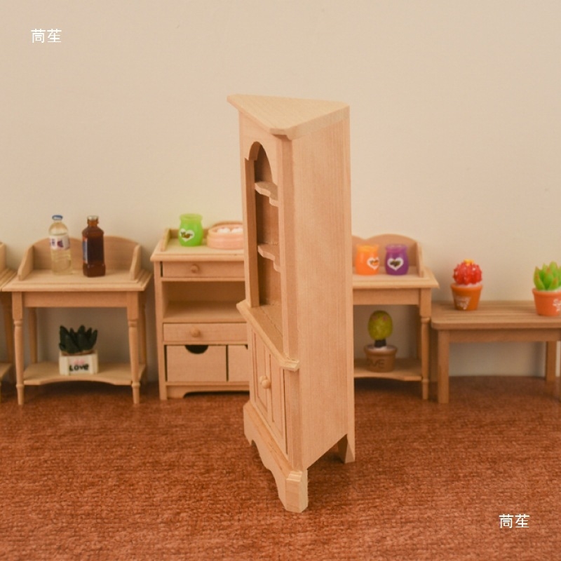 Miniatúrny nábytok pre bábiky: trojuholníková drevená skrinka na skladovanie, ručná výroba
