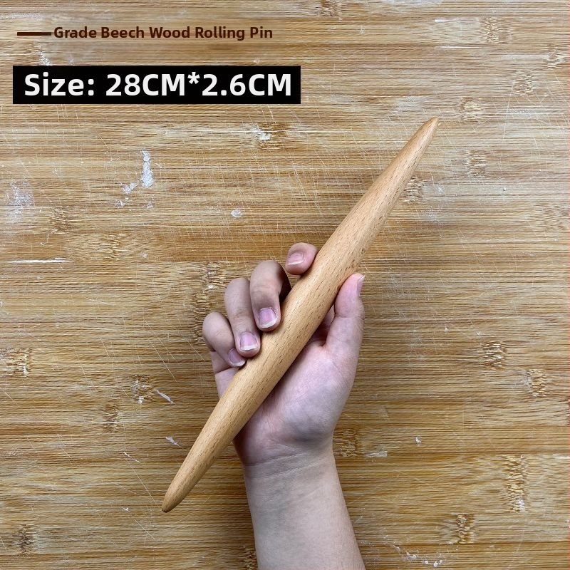 Veľký drevený váľok na cesto so špicatými koncami, na rezance a plnky