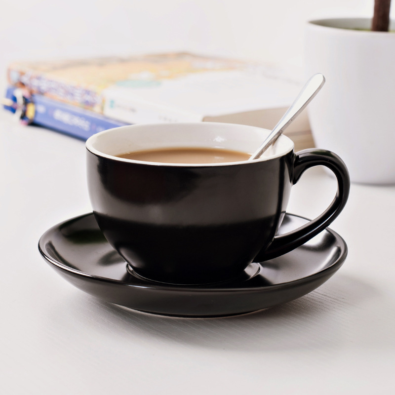Sada keramických šál na kávu s lyžičkou a podšálkou
