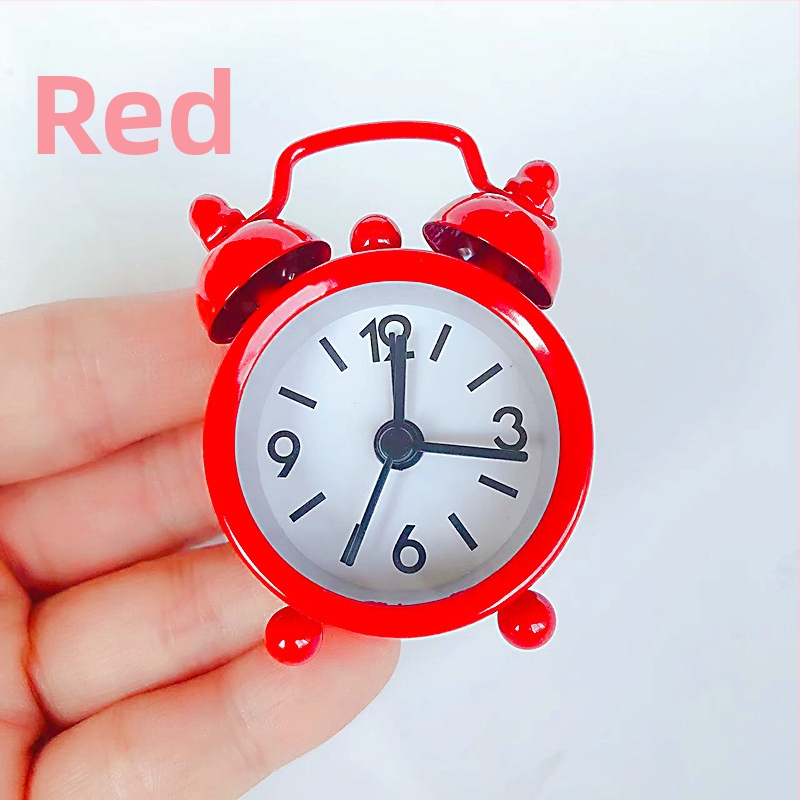 Mini kovový budík do spálne na nočný stolík, batériový, moderný minimalistický dizajn