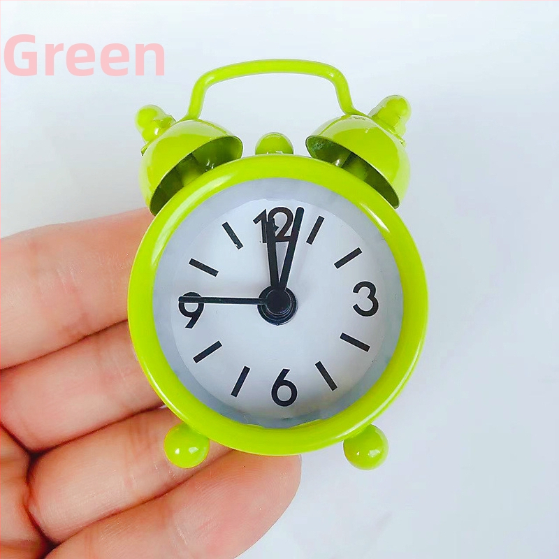 Mini kovový budík do spálne na nočný stolík, batériový, moderný minimalistický dizajn
