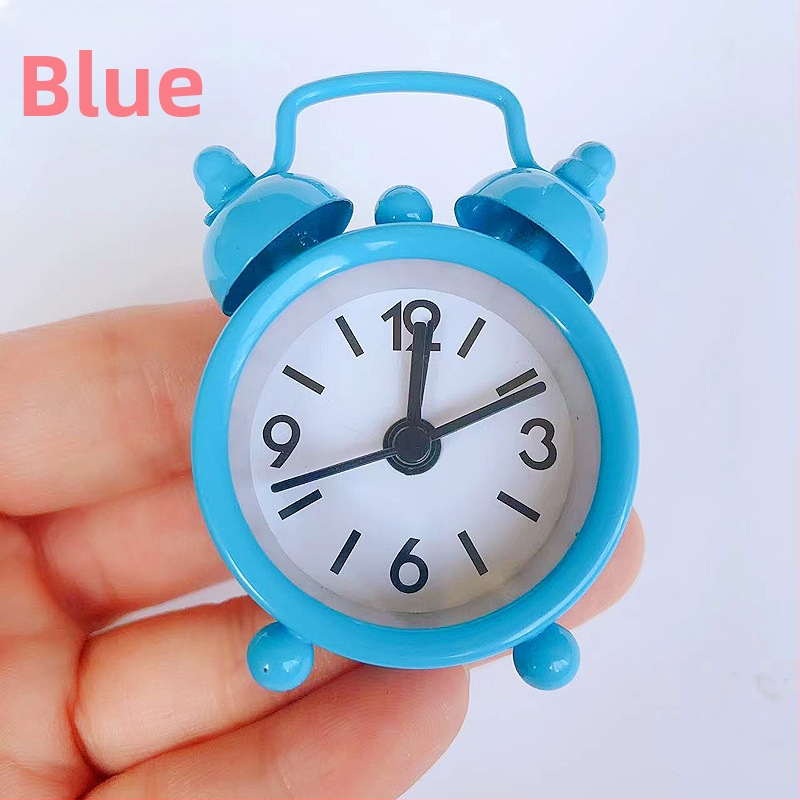 Mini kovový budík do spálne na nočný stolík, batériový, moderný minimalistický dizajn