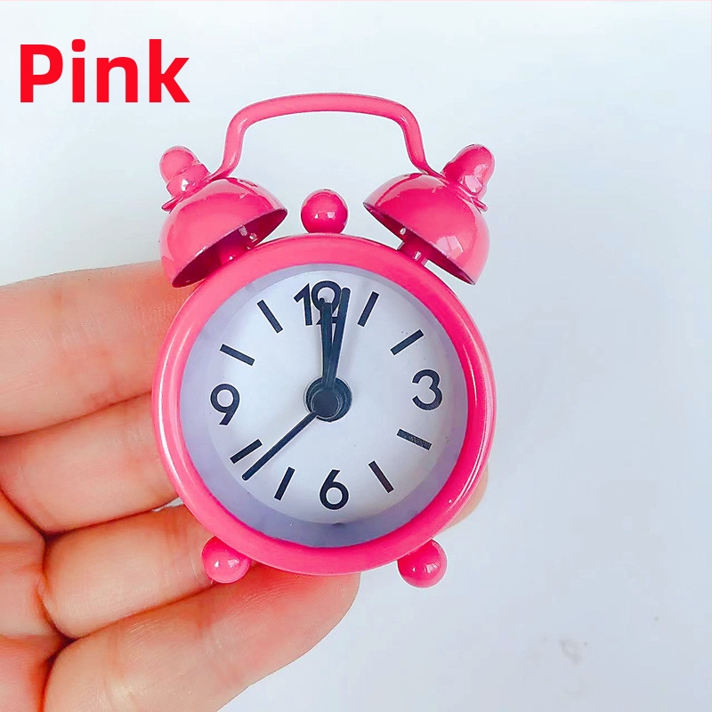 Mini kovový budík do spálne na nočný stolík, batériový, moderný minimalistický dizajn