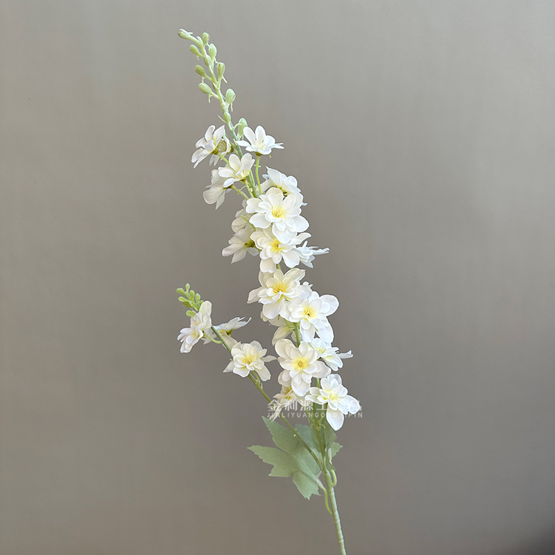 Umelé kvety na svadbu - Delphinium s dvojramenným stonkom, flokovaná dekorácia do svadobnej sály