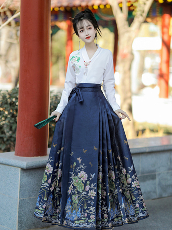 Lotus Fairy: zlatno upletena floralna ukras na suknji u stilu horse-face, Hanfu set za žene, novi kineski stil, svakodnevno nošenje