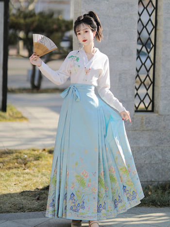 Lotus Fairy: zlatno upletena floralna ukras na suknji u stilu horse-face, Hanfu set za žene, novi kineski stil, svakodnevno nošenje