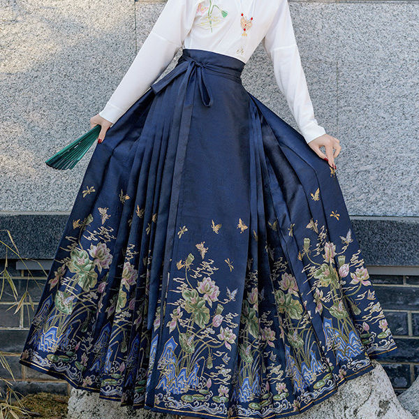 Lotus Fairy: zlatno upletena floralna ukras na suknji u stilu horse-face, Hanfu set za žene, novi kineski stil, svakodnevno nošenje