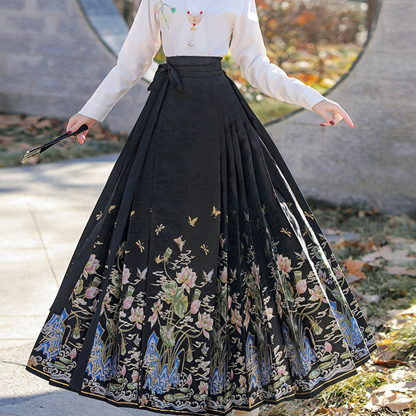 Lotus Fairy: zlatno upletena floralna ukras na suknji u stilu horse-face, Hanfu set za žene, novi kineski stil, svakodnevno nošenje