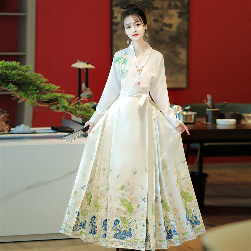 Lotus Fairy: zlatno upletena floralna ukras na suknji u stilu horse-face, Hanfu set za žene, novi kineski stil, svakodnevno nošenje