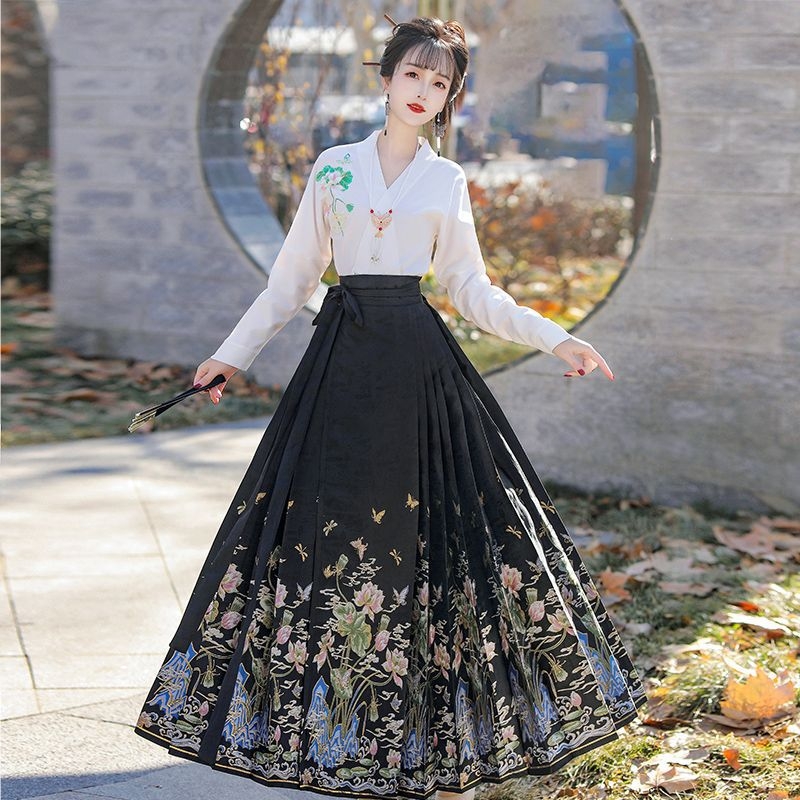 Lotus Fairy: zlatno upletena floralna ukras na suknji u stilu horse-face, Hanfu set za žene, novi kineski stil, svakodnevno nošenje