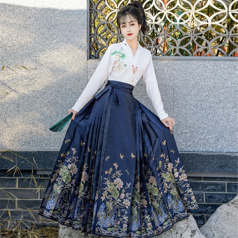Lotus Fairy: zlatno upletena floralna ukras na suknji u stilu horse-face, Hanfu set za žene, novi kineski stil, svakodnevno nošenje