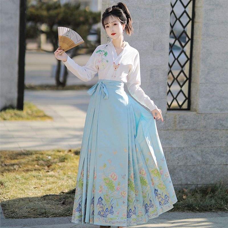 Lotus Fairy: zlatno upletena floralna ukras na suknji u stilu horse-face, Hanfu set za žene, novi kineski stil, svakodnevno nošenje