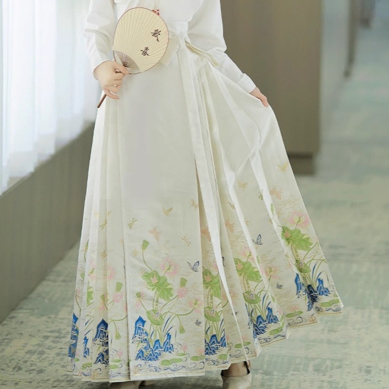 Lotus Fairy: zlatno upletena floralna ukras na suknji u stilu horse-face, Hanfu set za žene, novi kineski stil, svakodnevno nošenje