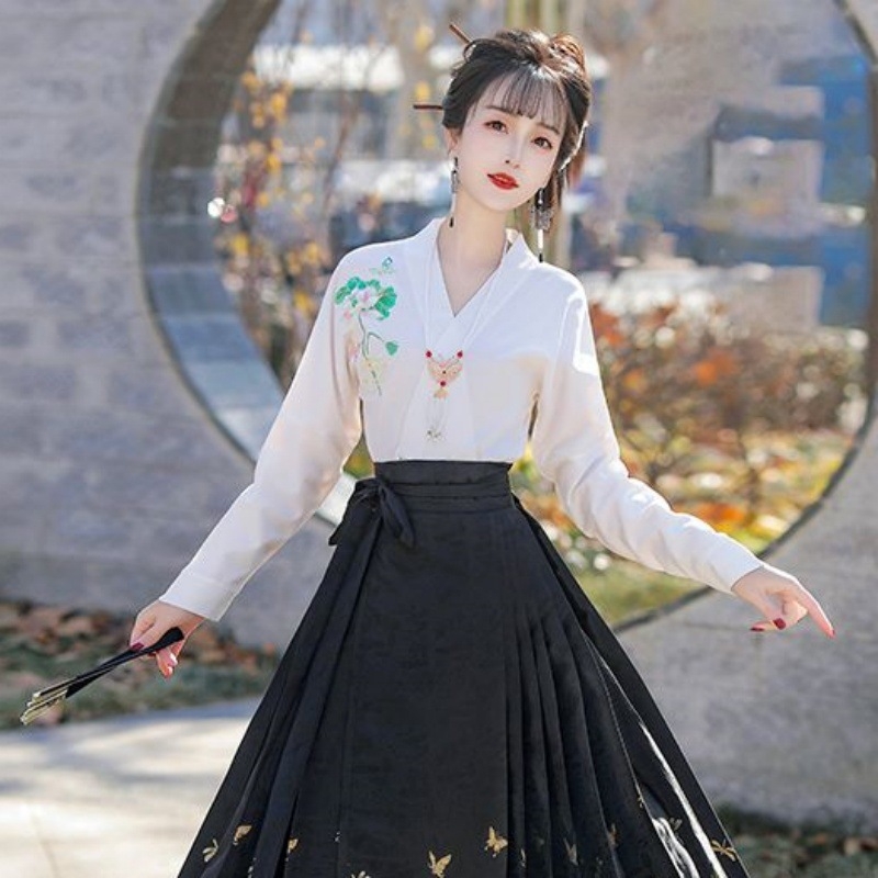 Lotus Fairy: zlatno upletena floralna ukras na suknji u stilu horse-face, Hanfu set za žene, novi kineski stil, svakodnevno nošenje