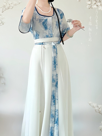 Mucha Original — Mali Tang stil Hanfu ispisni set: cvjetni uzorak, kratki rukavi, okrugli izrez i suknja s osam panela za svakodnevnu upotrebu