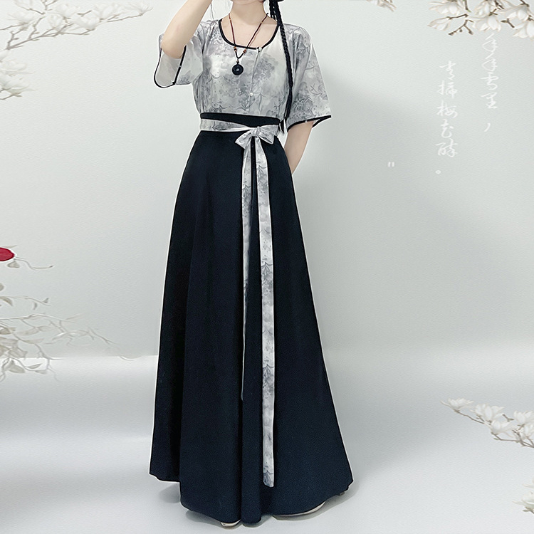 Mucha Original — Mali Tang stil Hanfu ispisni set: cvjetni uzorak, kratki rukavi, okrugli izrez i suknja s osam panela za svakodnevnu upotrebu