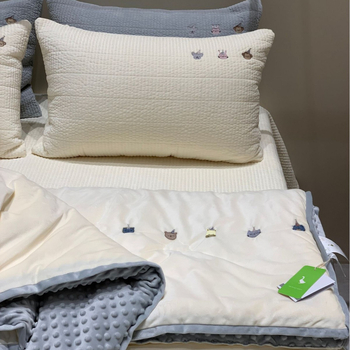 Kórejský štýl, kreslený dizajn inšpirovaný Instagramom, trojdielny set na dvojlôžko 2.2 m, prešívaný plyš polyester, na všetky ročné obdobia