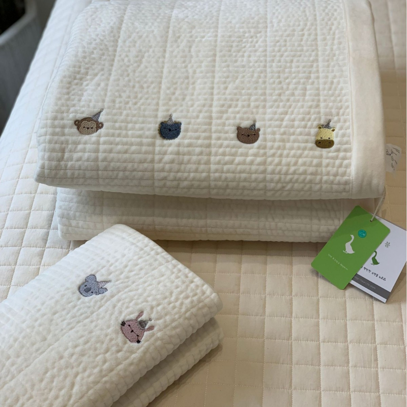 Kórejský štýl, kreslený dizajn inšpirovaný Instagramom, trojdielny set na dvojlôžko 2.2 m, prešívaný plyš polyester, na všetky ročné obdobia