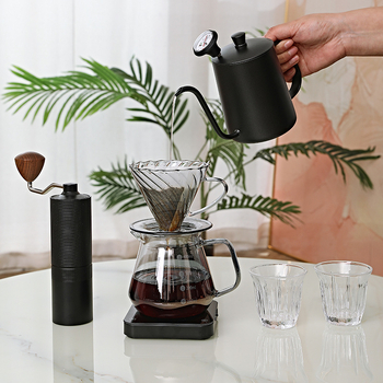Caferhyme sada na prípravu kávy s ručným mlynčekom, pour-over kanvičkou a darčekovým boxom