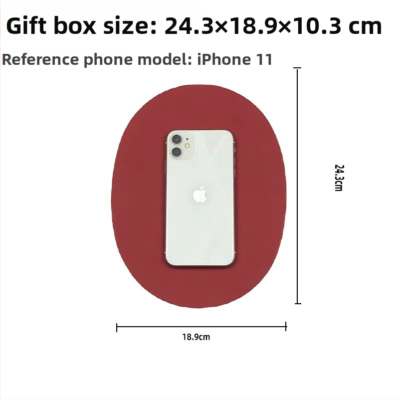 Prázdny oválny darčekový box s mašľou, červený kraft papier, darček pre družičku na Vianoce a Nový rok