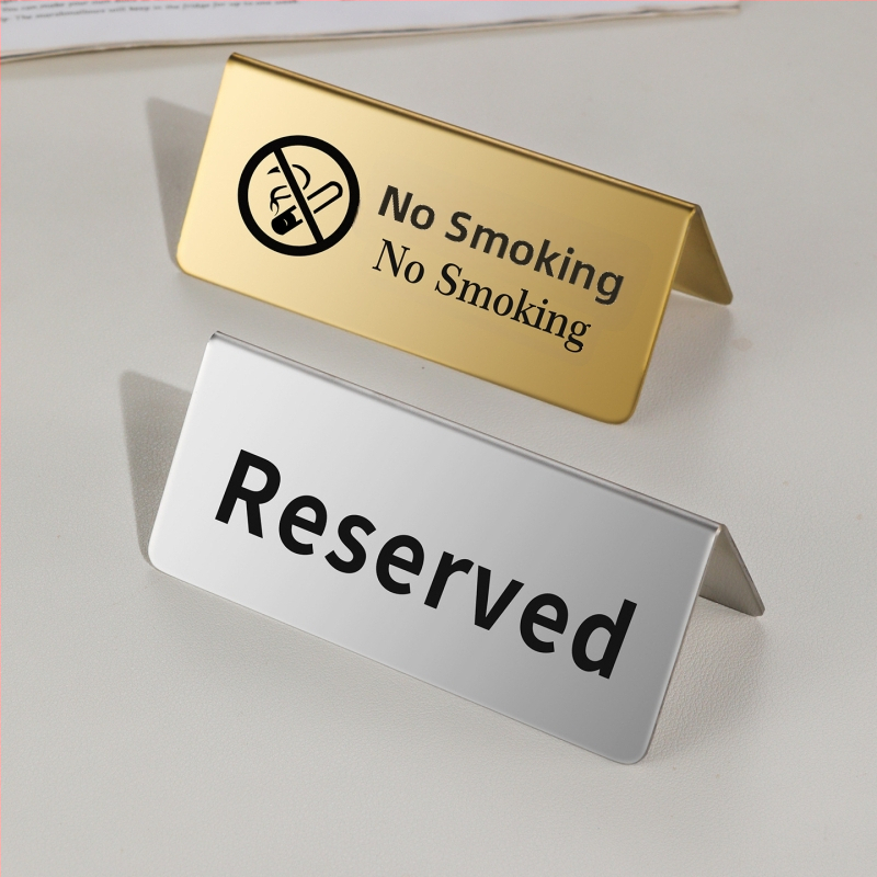 Nerezová oceľová tabuľka rezervovaného sedenia so zlatým vzhľadom, tabuľka čísla stola a dvojjazyčný znak No Smoking.