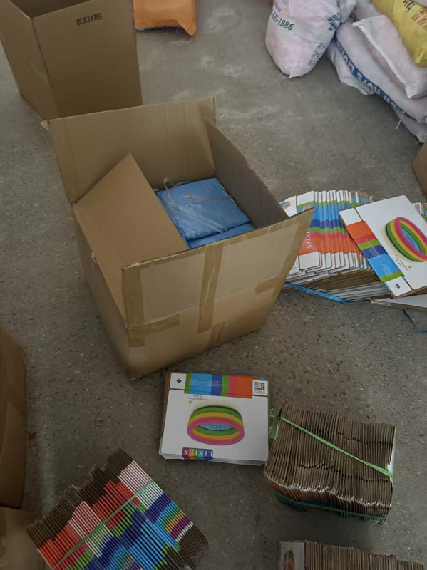 Nafukovací detský bazén z hrubšieho PVC s dúhovými farbami, na domáce použitie