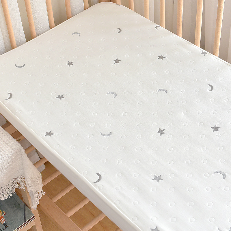 Cearșaf pentru pătuț din bumbac 100%, cu 6 straturi de muselină, broderie Jacquard, margine elastică