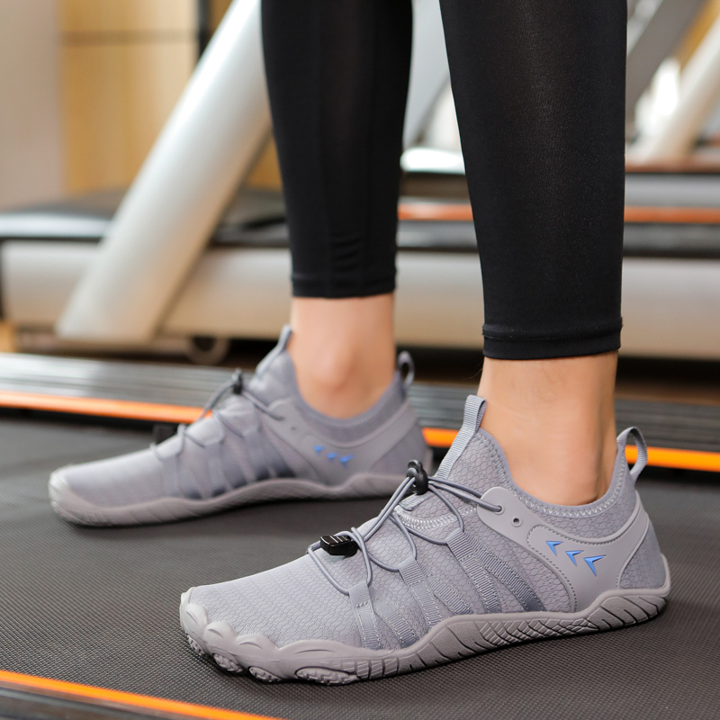 Beltéri fitneszcipő csillapító talppal, alacsony sarkú (1–3 cm), uniszex, jóga és aerobik, általános edzéshez; felső része pamutból, talp természetes gumiból