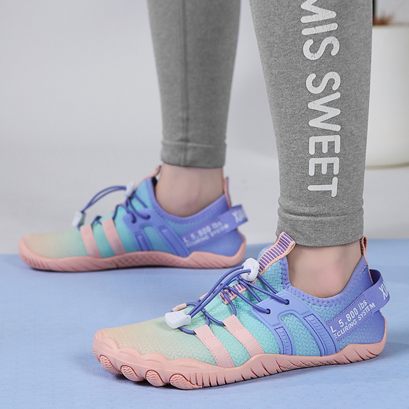 Beltéri fitneszcipő csillapító talppal, alacsony sarkú (1–3 cm), uniszex, jóga és aerobik, általános edzéshez; felső része pamutból, talp természetes gumiból