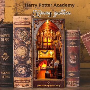 DIY drevený domček na knihy – inšpirovaný Hogwartsom, 3D skladačka pre miniatúrnu scénu