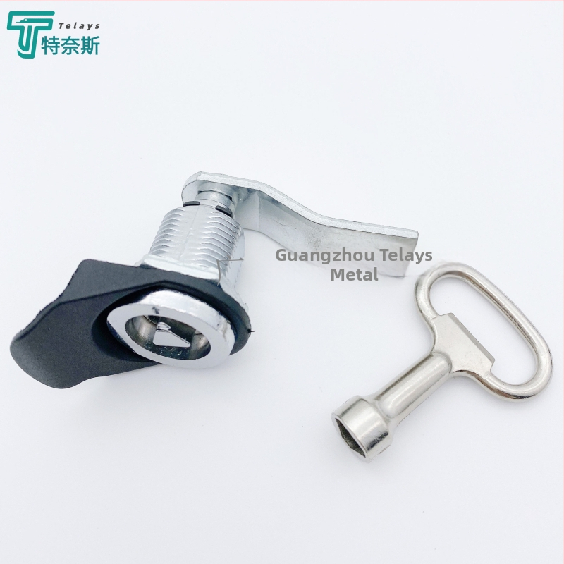 MS816 Trojuholníkový zámok s vysúvateľným jazýčkom, pre skrinky, elektrické skrinky a rozvádzače
