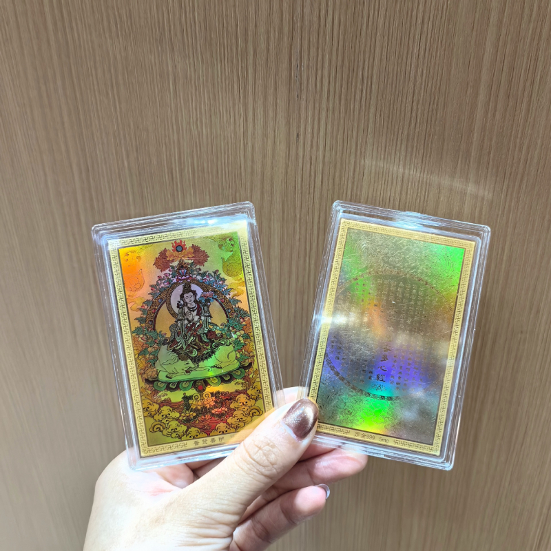 Zlatá nálepka na telefón so zlatou sochou Budhu zo 999 čistého zlata, znamenia zverokruhu, dvanásť ochranných božstiev a amulet Tathagata