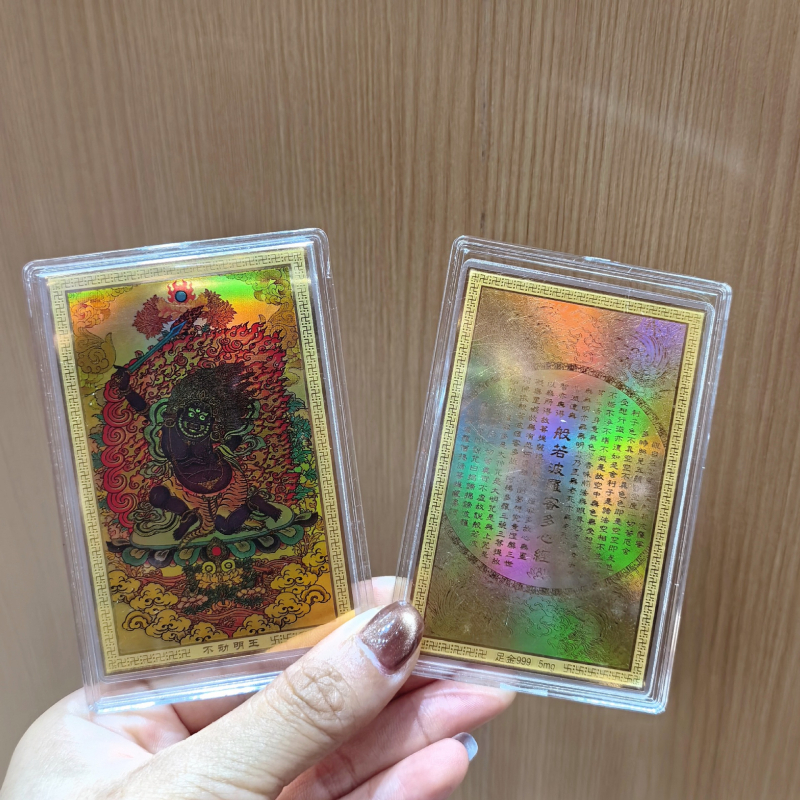 Zlatá nálepka na telefón so zlatou sochou Budhu zo 999 čistého zlata, znamenia zverokruhu, dvanásť ochranných božstiev a amulet Tathagata