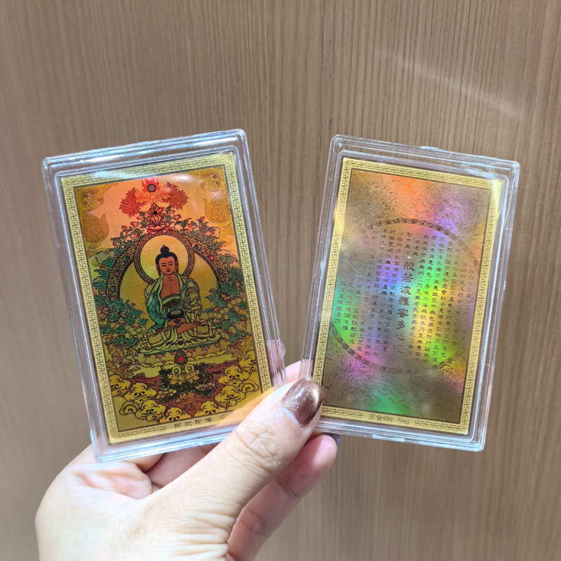 Zlatá nálepka na telefón so zlatou sochou Budhu zo 999 čistého zlata, znamenia zverokruhu, dvanásť ochranných božstiev a amulet Tathagata