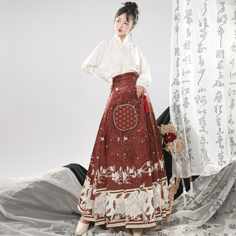 Ženski Hanfu set u Ming stilu, izvezena preklopna ovratnica, rukavi s krilima, nacionalni stil, suknja s panelom konjskog lica, svakodnevna putna odjeća