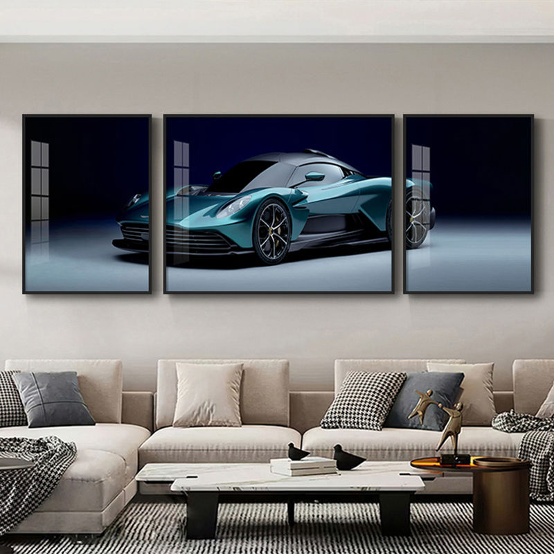 Trojpanelový obraz na stenu v modernom minimalistickom štýle s GTR športovým autom a Bohom vojny